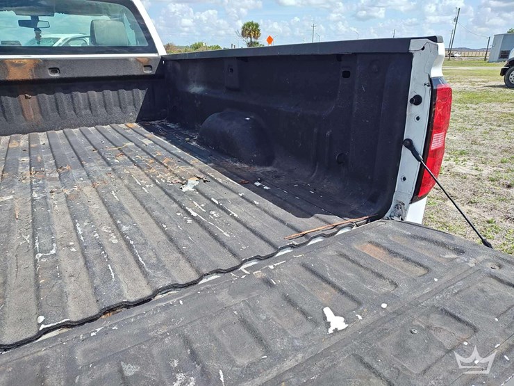 2017-chevrolet-silverado-2500hd-image-25