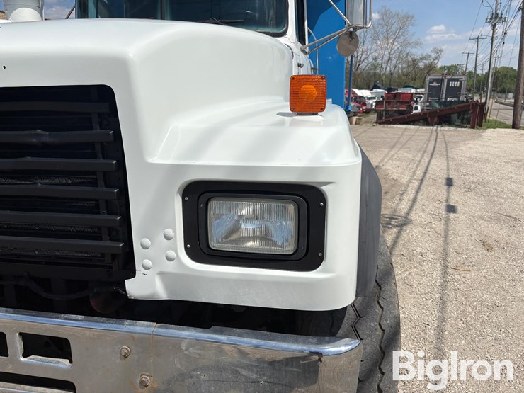 2000-mack-rd600-image-10