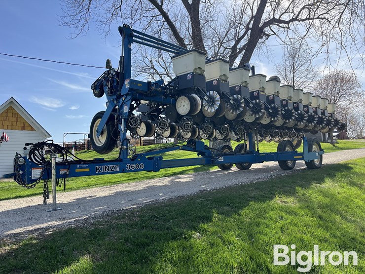 2006-kinze-3600-image-1