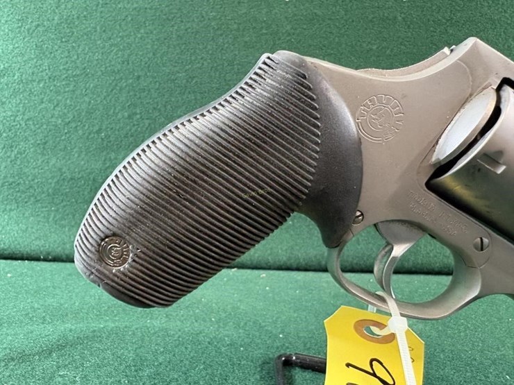 taurus-"the-judge"-.45lc/410ga-revolver-image-2