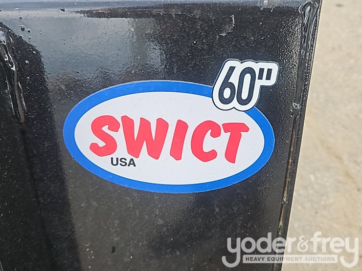 unused-60"-skidsteer-bucket-image-9