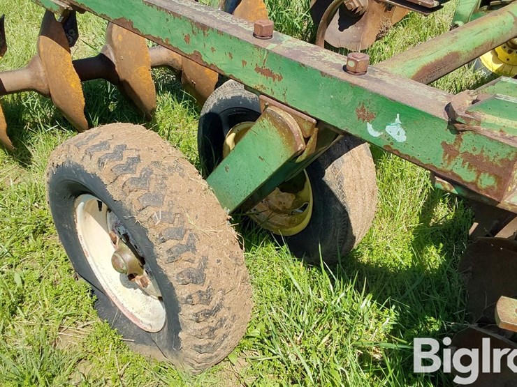 john-deere-12-image-15