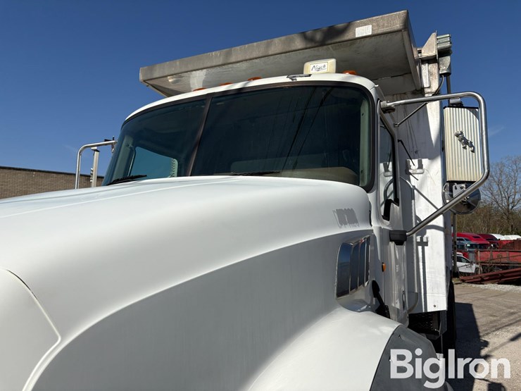 2011-mack-gu800-tri/a-dump-truck-image-12