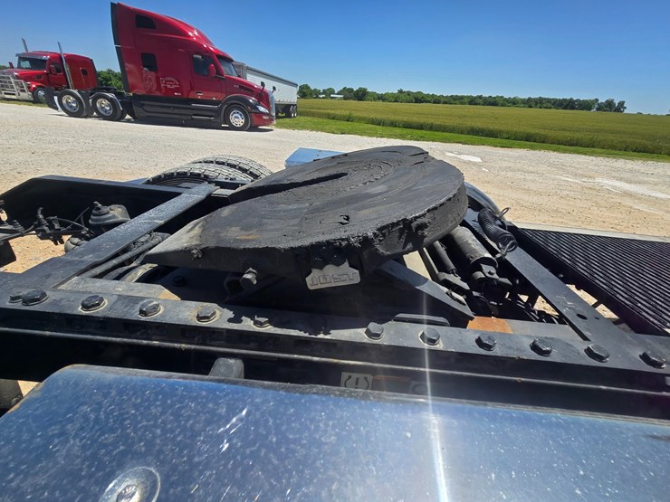 2023-kenworth-w900-image-97