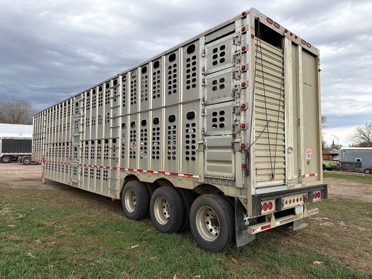 2008-wilson-livestock-trailer-image-3