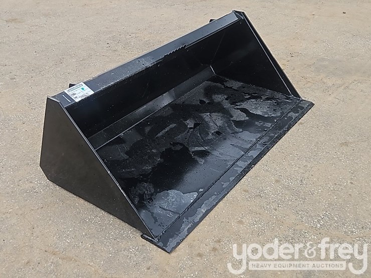 unused-60"-skidsteer-bucket-image-7