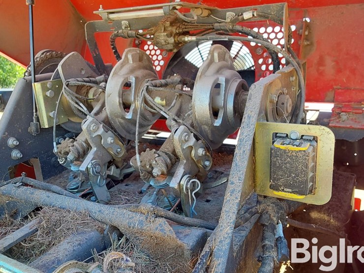 2023-massey-ferguson-1840-image-16