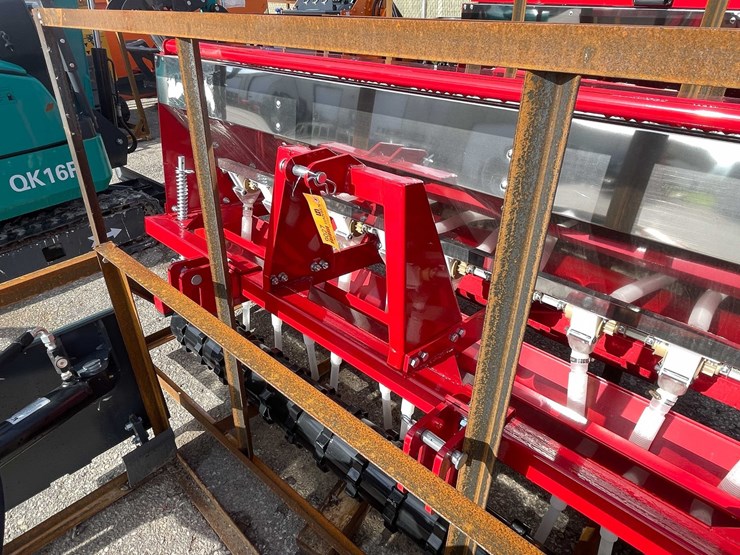 #9027-•-unused-agt-70-skid-steer-universal-mount-(o12)-image-12