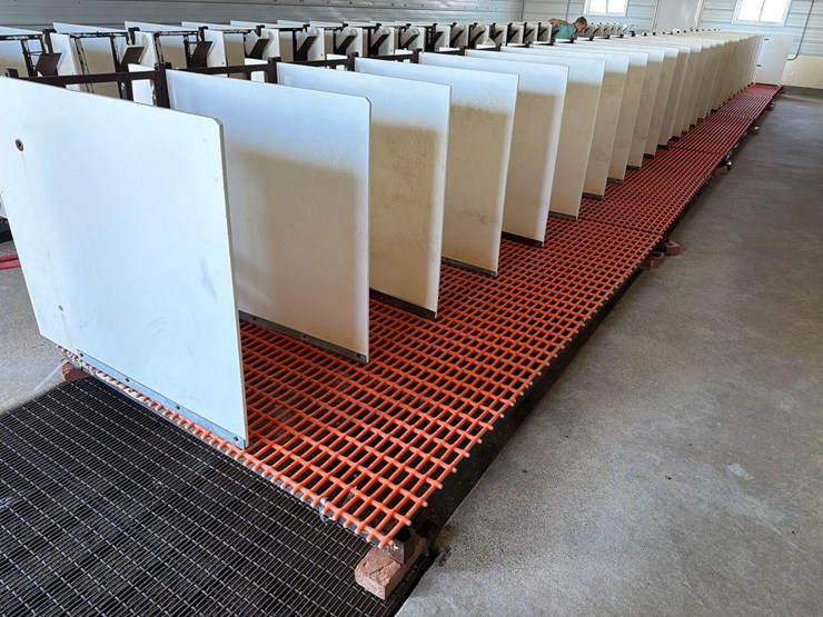 10-sections-of-orange-metal-floor-grate-image-16