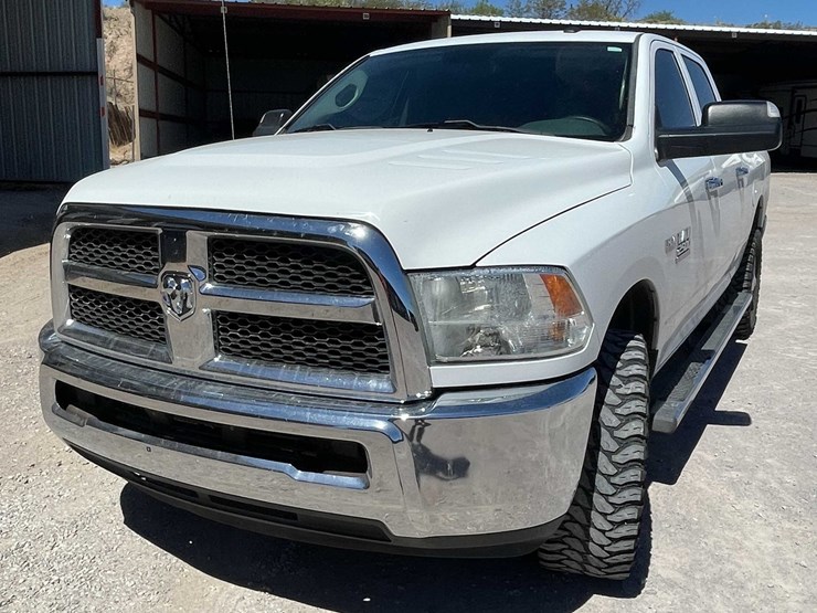 2016-dodge-2500-image-2