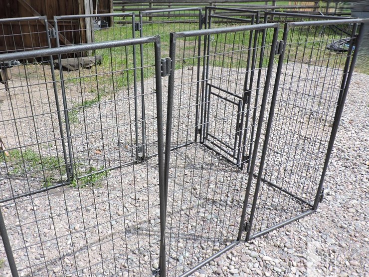 portable-dog-kennel-w/tarp-roof,-4’x8’-image-4