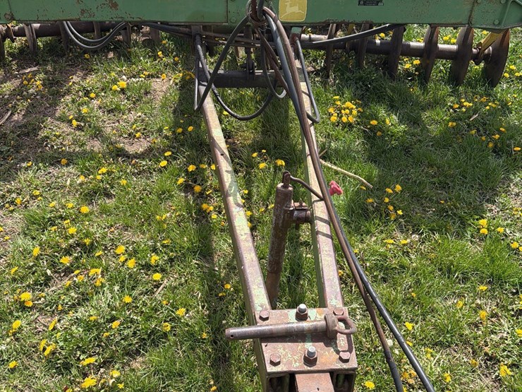 john-deere-230-image-17