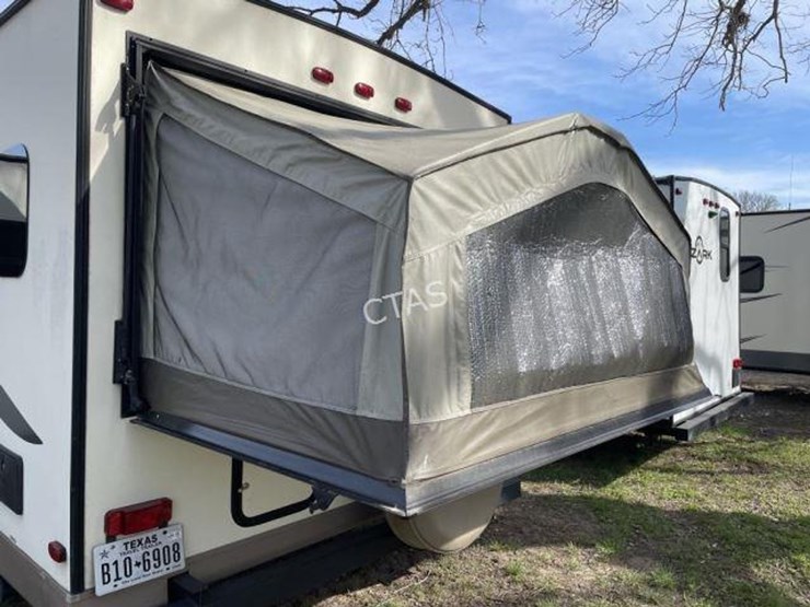 #9-•-2015-shamrock-by-flagstaff-forest-river-camper-image-27
