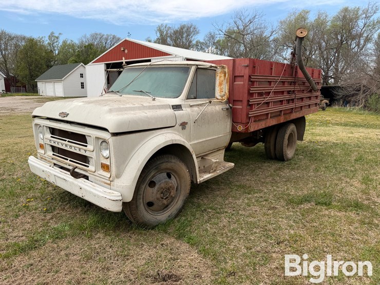 1967-chevrolet-50-image-1