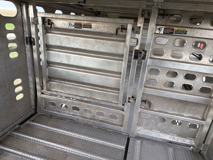 2008-wilson-livestock-trailer-image-67