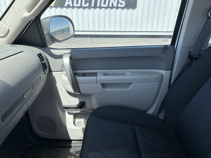 2013-chevrolet-silverado-1500-image-14