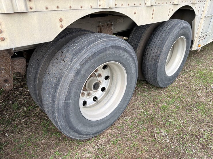 2008-wilson-livestock-trailer-image-8