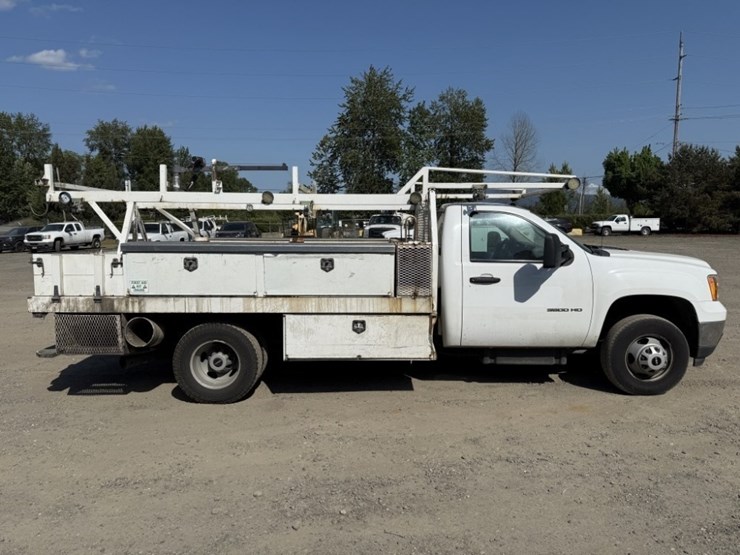 2014-gmc-sierra-3500-image-3
