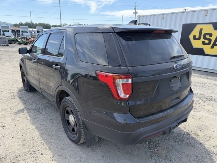 2017-ford-explorer-image-6