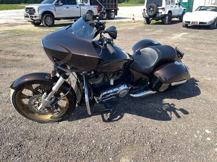 2014-polaris-victory-cross-country-motorcycle-(28,970-miles)-image-1