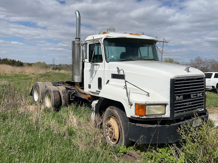 2000-mack-ch613-image-2
