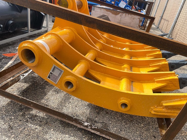 caterpillar-320-image-12
