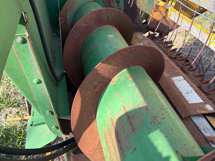 john-deere-13ft-bean-head-with-trailer-image-12