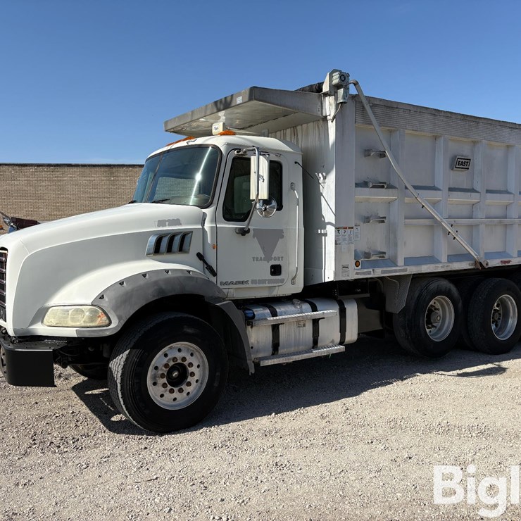 2011 Mack GU800 Tri/A Dump Truck