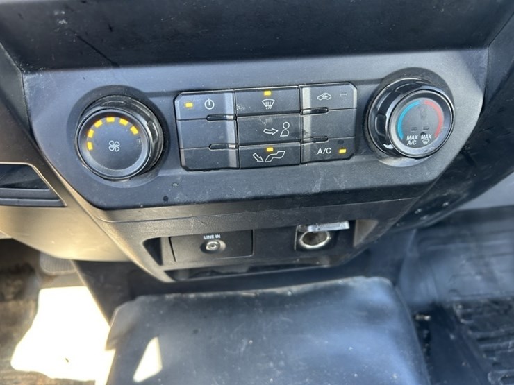2016-ford-f150-xl-image-21
