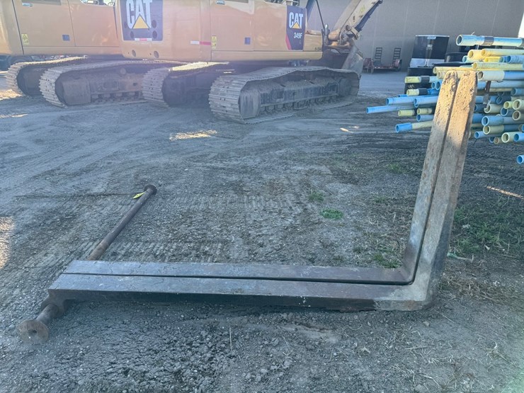 #3924-•-approx-48"-loader-forks-image-2