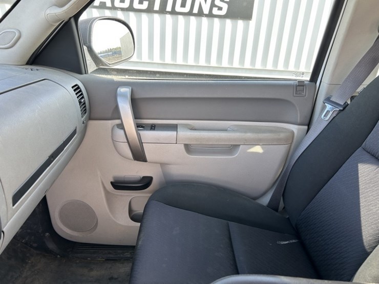 2013-chevrolet-silverado-1500-image-14