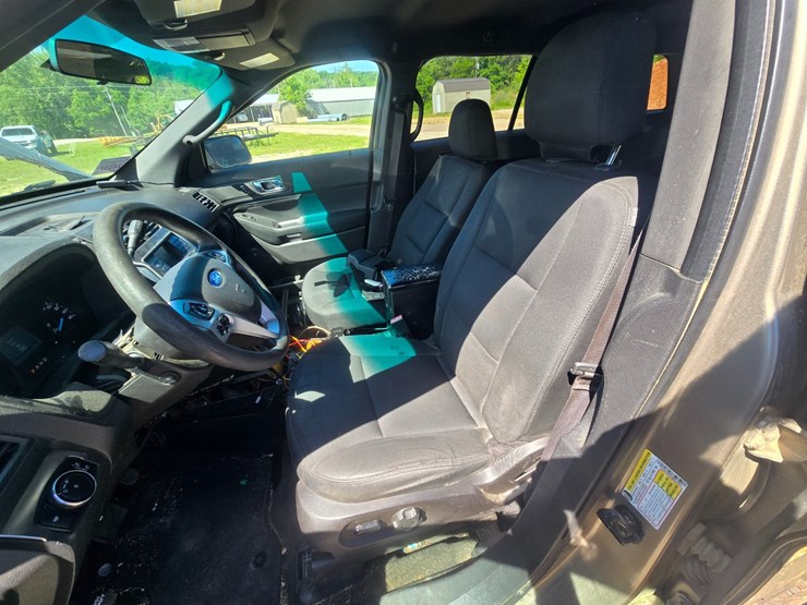 2015-ford-explorer-image-29