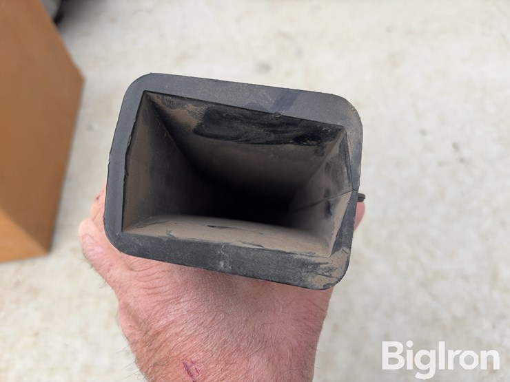case-ih-planter-seed-tubes-w/-sensor-image-12