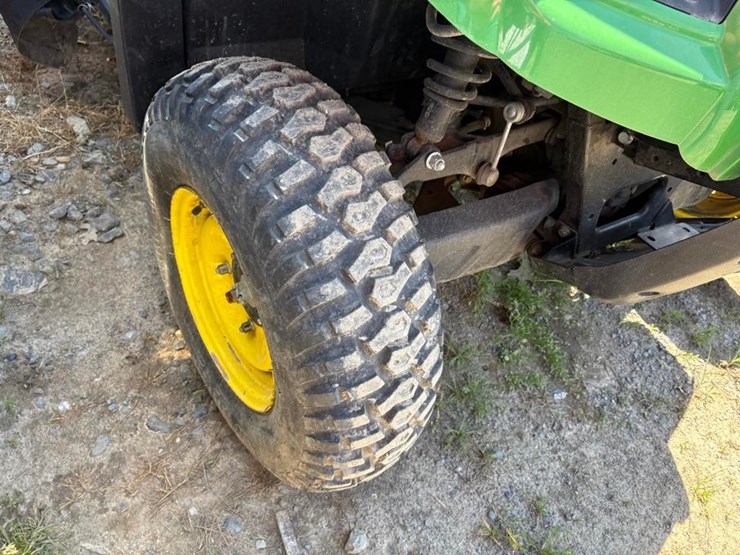 2022-john-deere-gator-image-4
