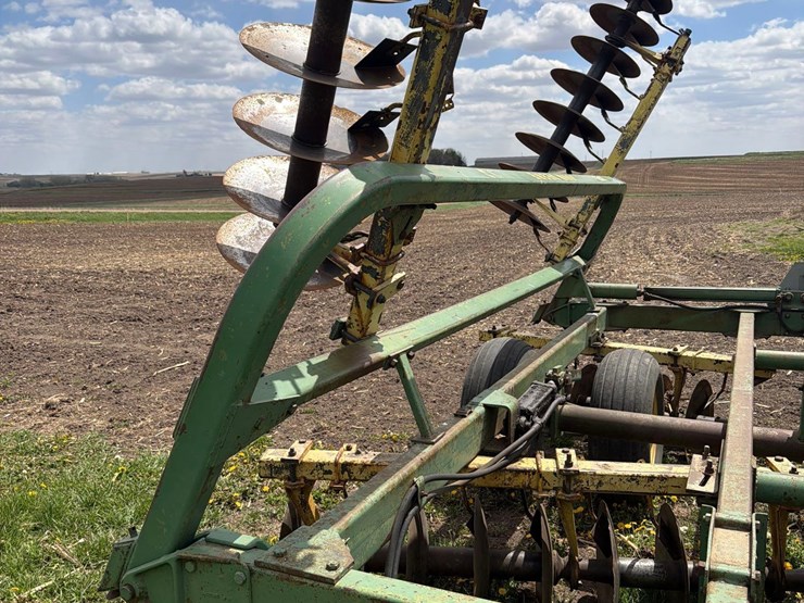 john-deere-230-image-19
