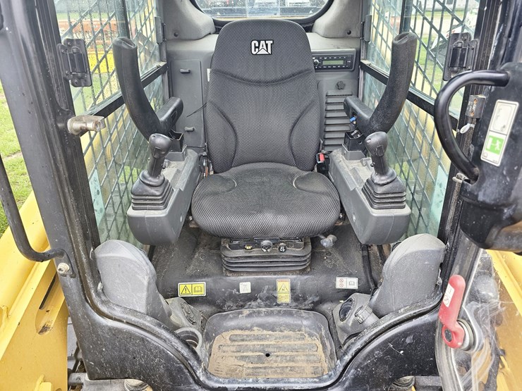 2022-caterpillar-259d3-image-12