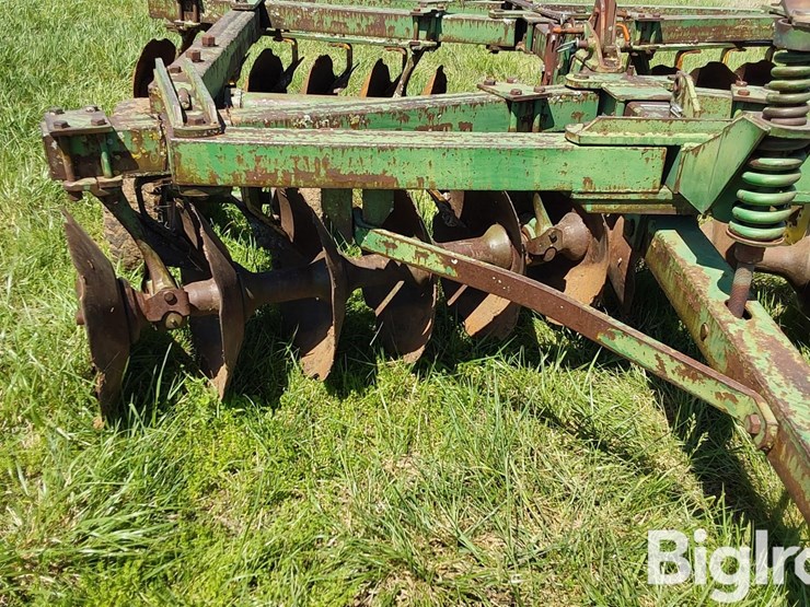 john-deere-12-image-12