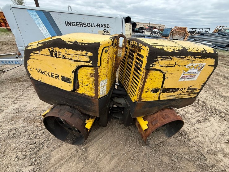 #3922-•-wacker-neuson-roller-compactor-image-2