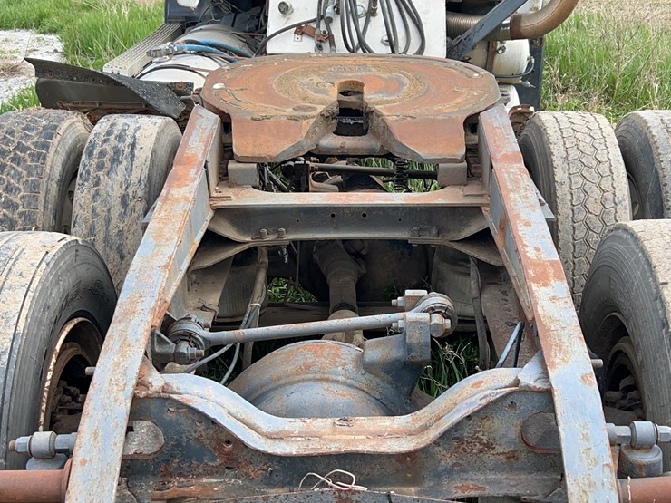 2000-mack-ch613-image-11