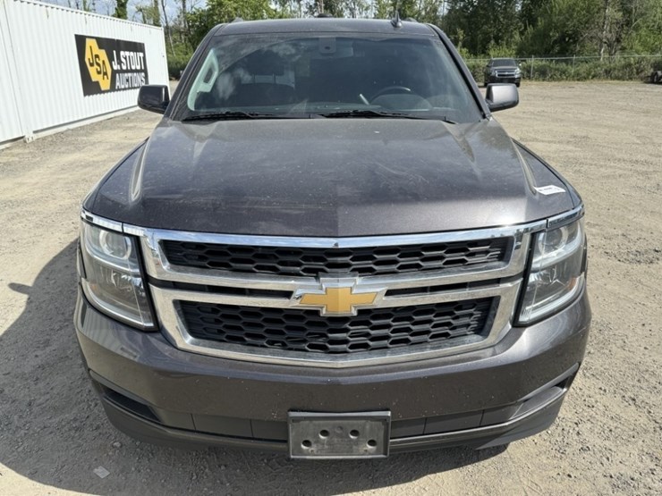 2015-chevrolet-suburban-image-8