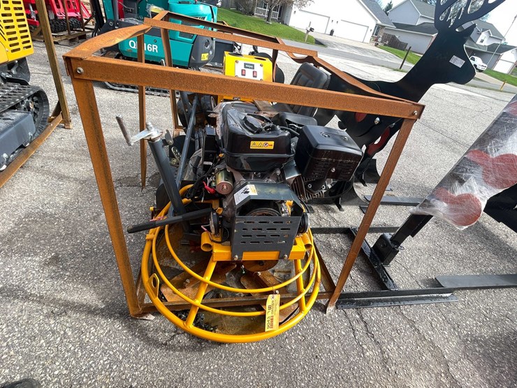 #9043-•-unused-ride-on-concrete-power-trowel-(o12)-image-8