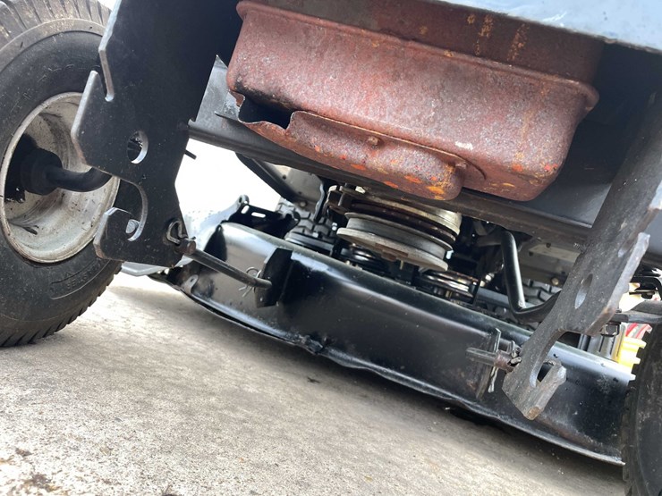 #9008-•-riding-lawn-mower-(o3)-image-18