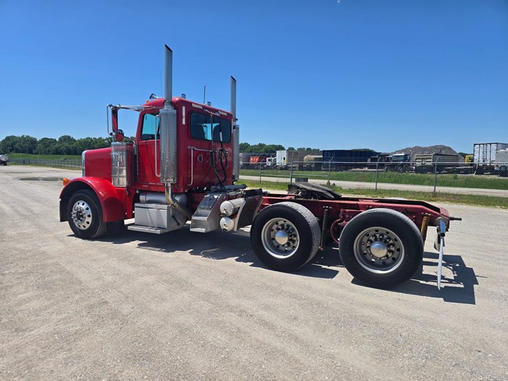 2007-peterbilt-379-image-11