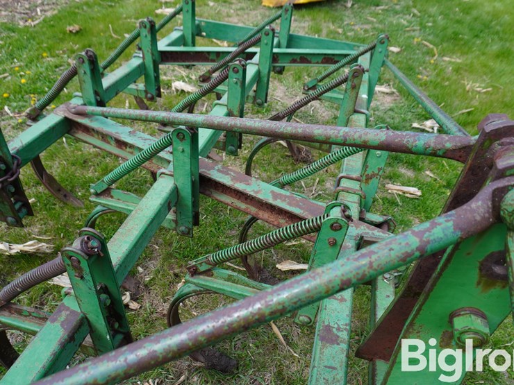 john-deere-12-image-15