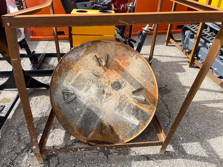#9043-•-unused-ride-on-concrete-power-trowel-(o12)-image-4