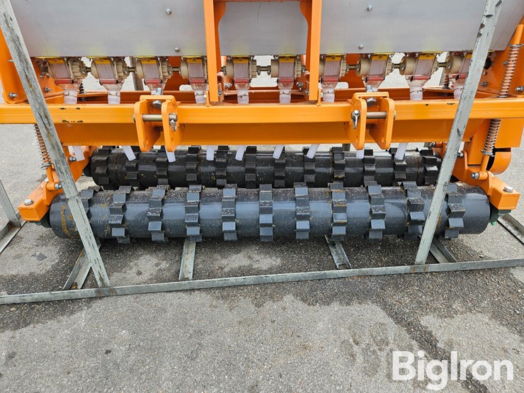 2025-caterpillar-12-image-11