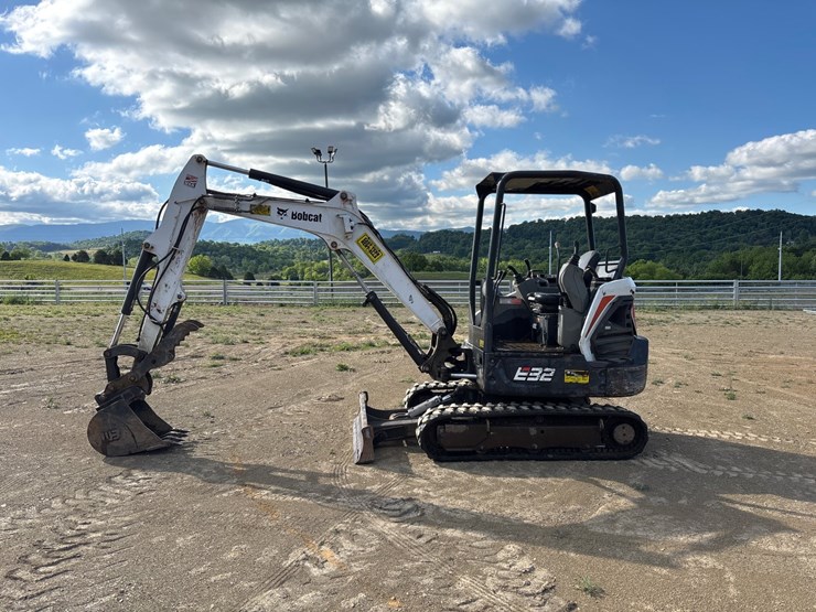 2018-bobcat-e32-image-1