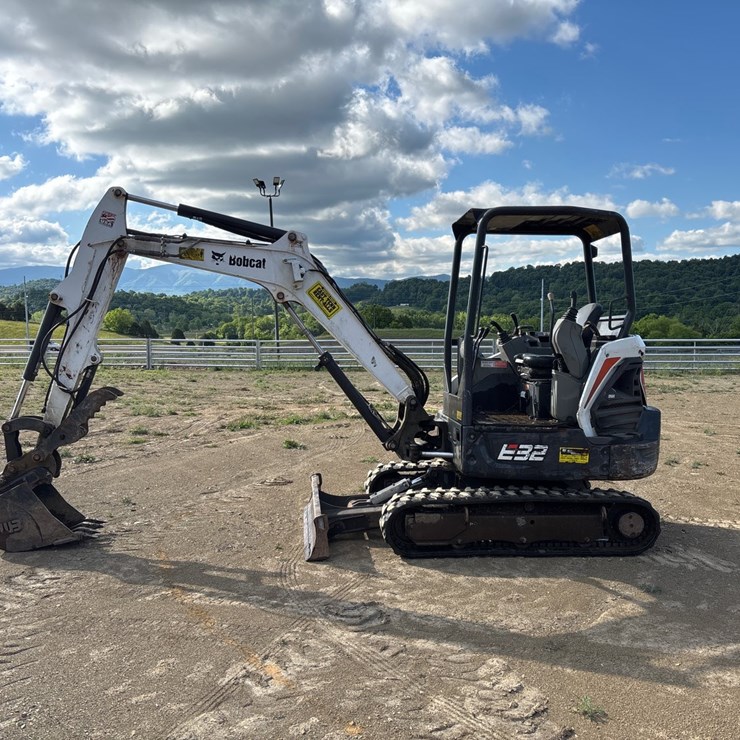 2018 BOBCAT E32