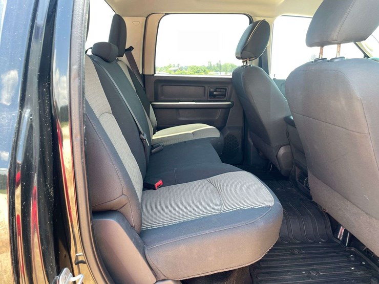 2012-dodge-ram-3500-image-16
