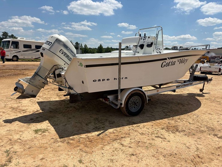 18'-cape-horn-center-console-fiberglass-bay-boat-image-4